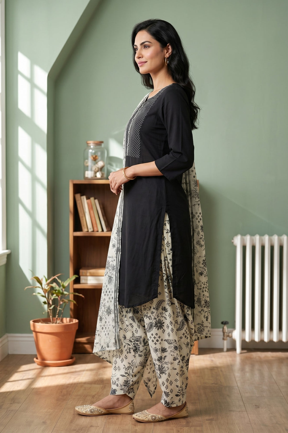 Black Solid Viscose Straight Kurta With Salwar And Stole Set