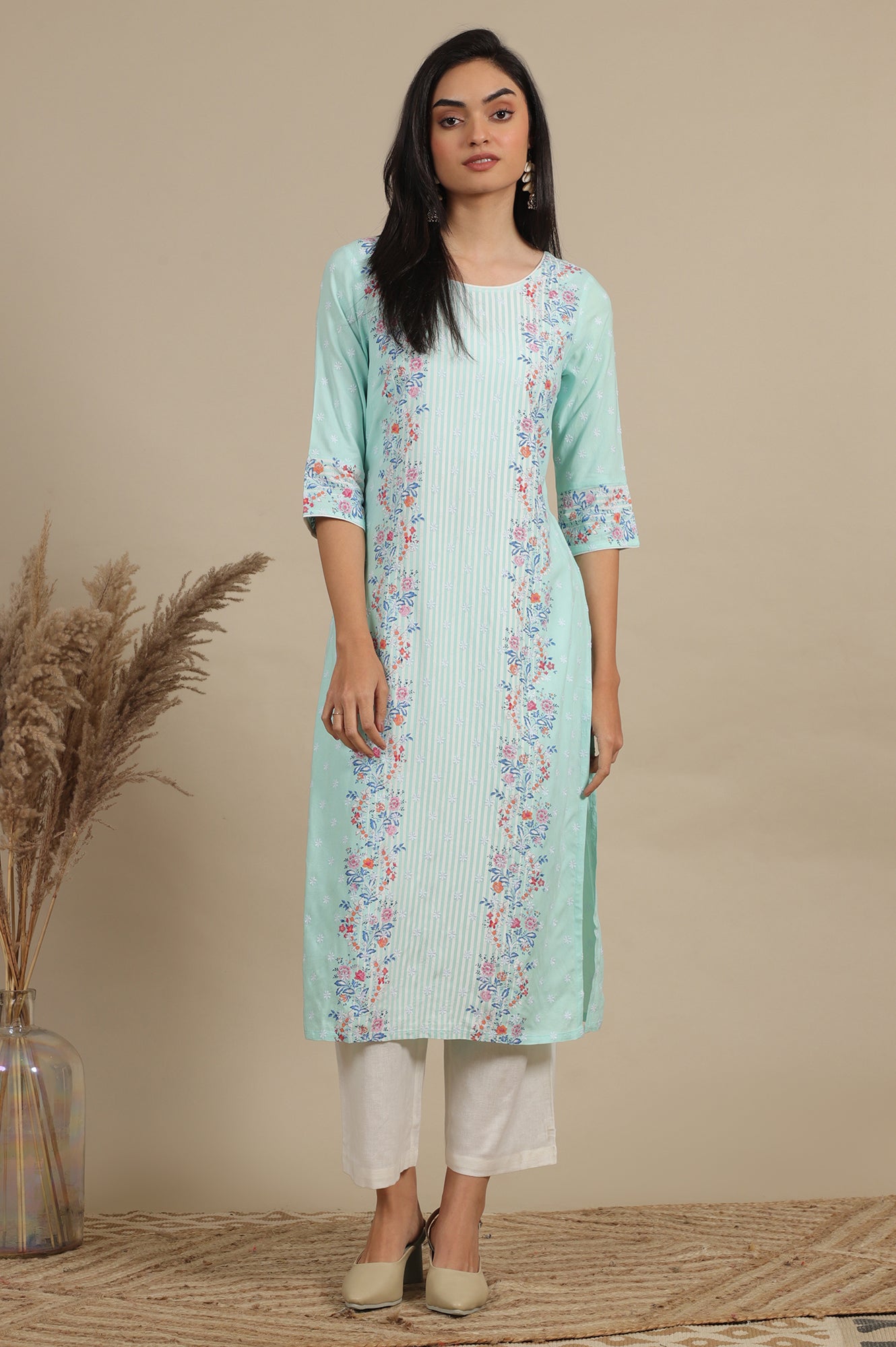 Blue Floral Printed Straight Kurta and Pants Co-ord Set