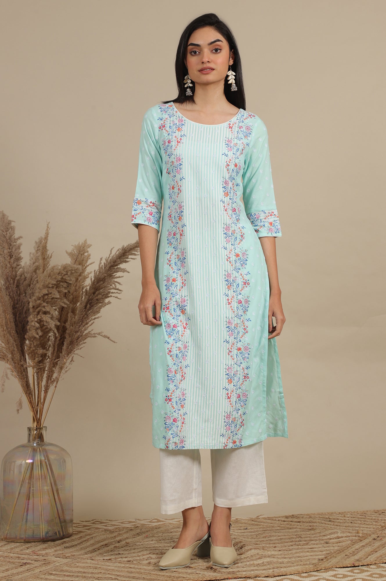 Blue Floral Printed Straight Kurta and Pants Co-ord Set