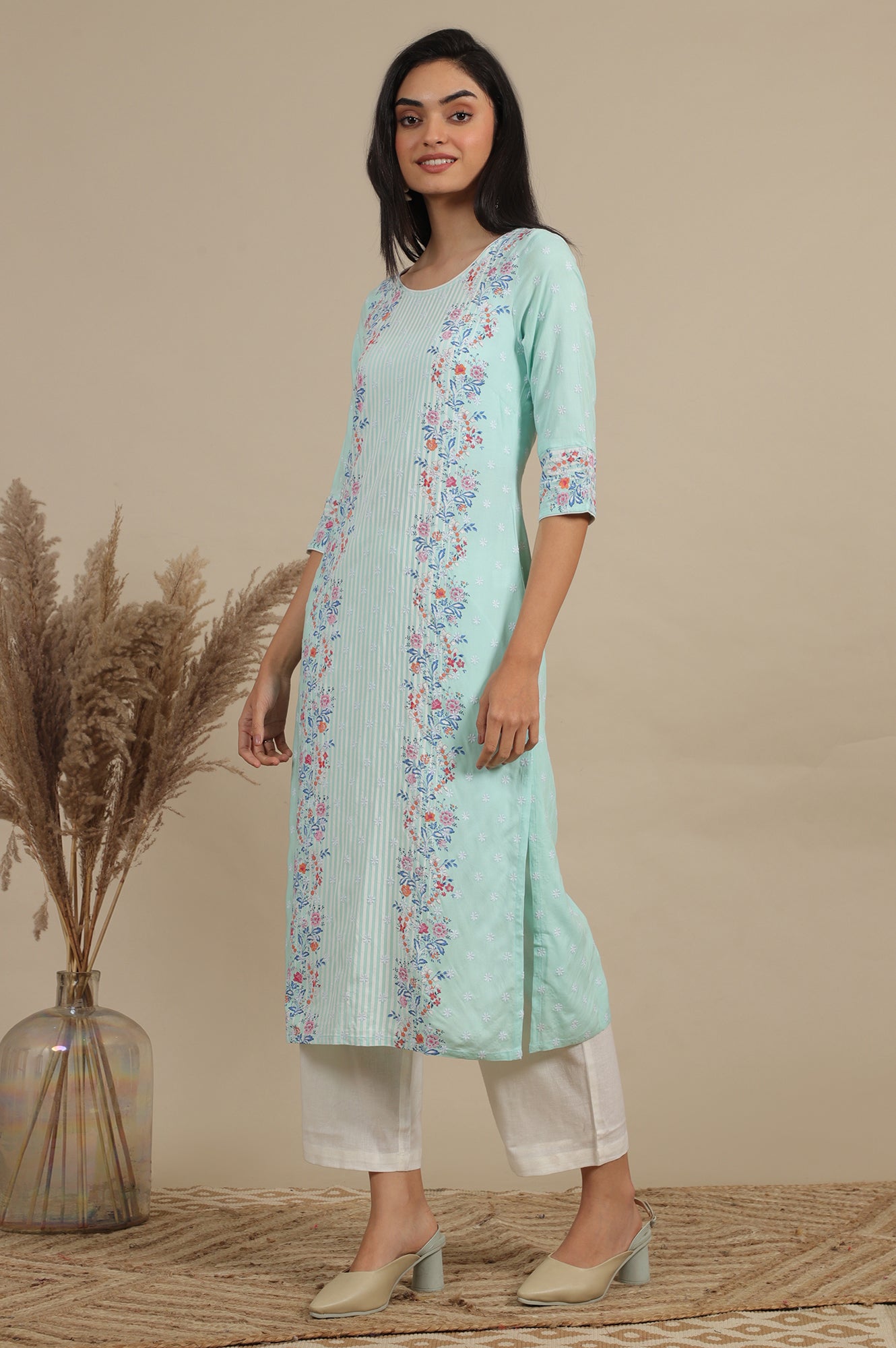 Blue Floral Printed Straight Kurta and Pants Co-ord Set