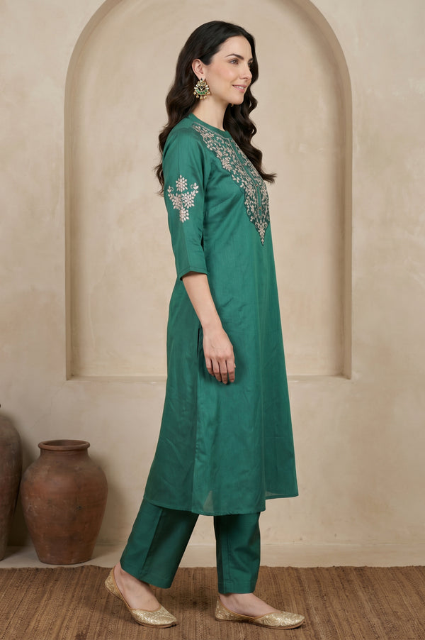 Aurelia Women's Dark Green Yarn Dyed Embroidered Straight Kurta