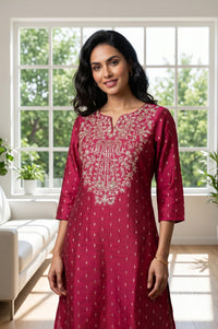 Maroon Thread Embroidered Straight Kurta