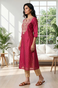 Maroon Thread Embroidered Straight Kurta