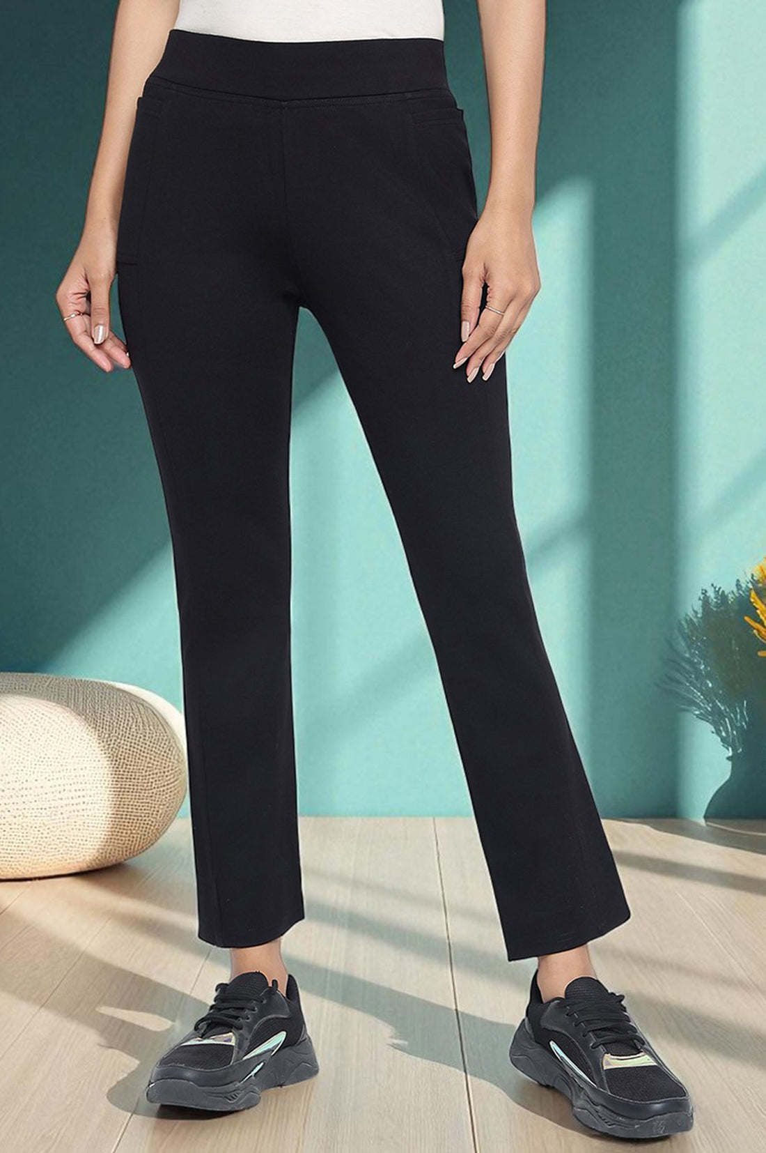 Black Solid Mid Rise Tights in Ankle Length