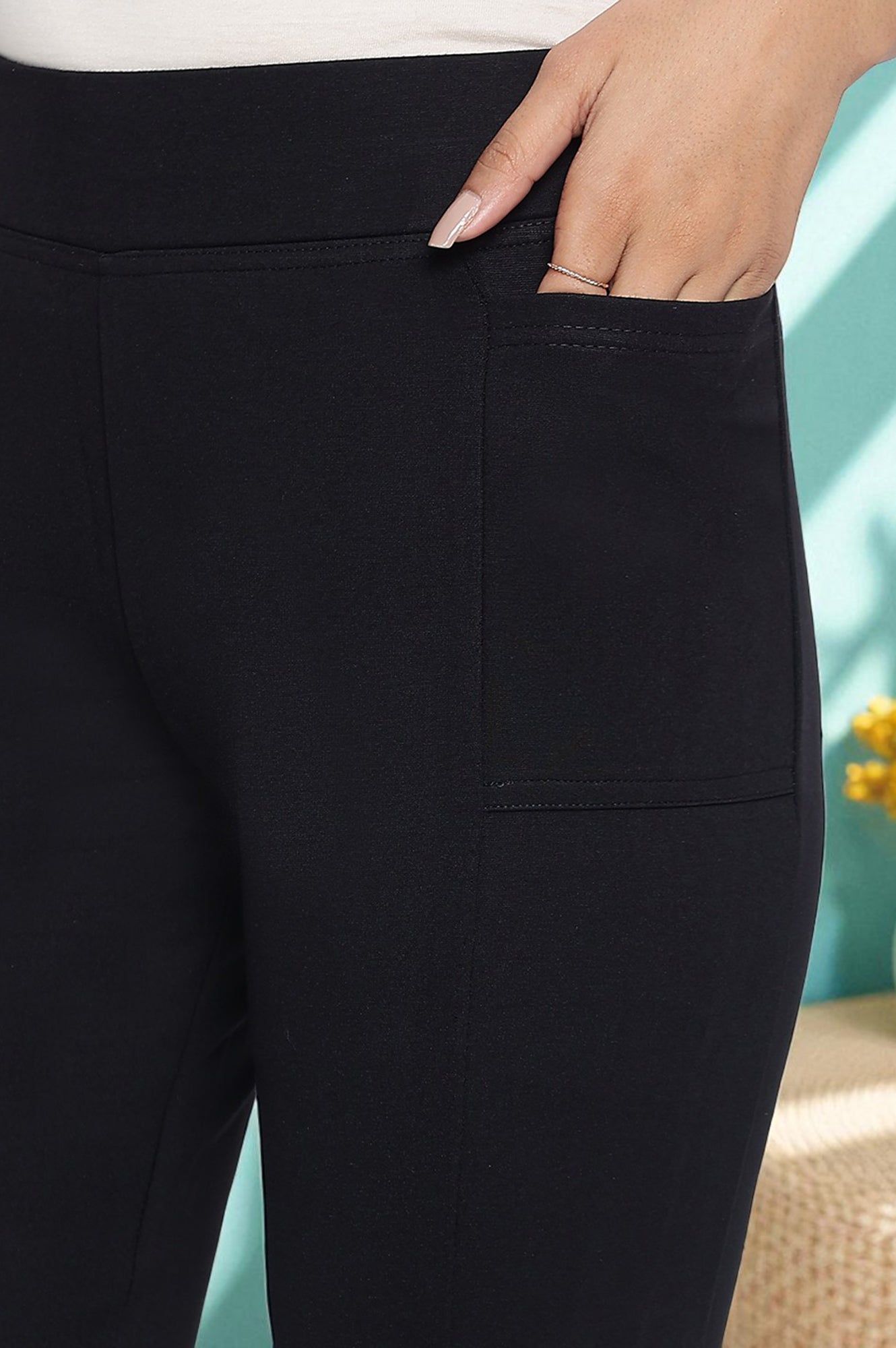 Black Solid Mid Rise Tights in Ankle Length