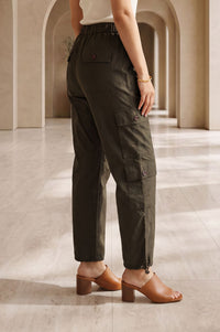 Olive Solid Pure Cotton Straight Fit Ankle Length Cargo
