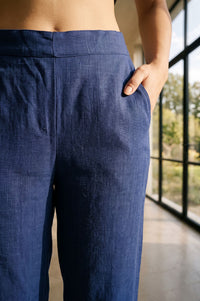 Blue Solid Rayon Slim Fit Ankle Length Mid Rise Trousers