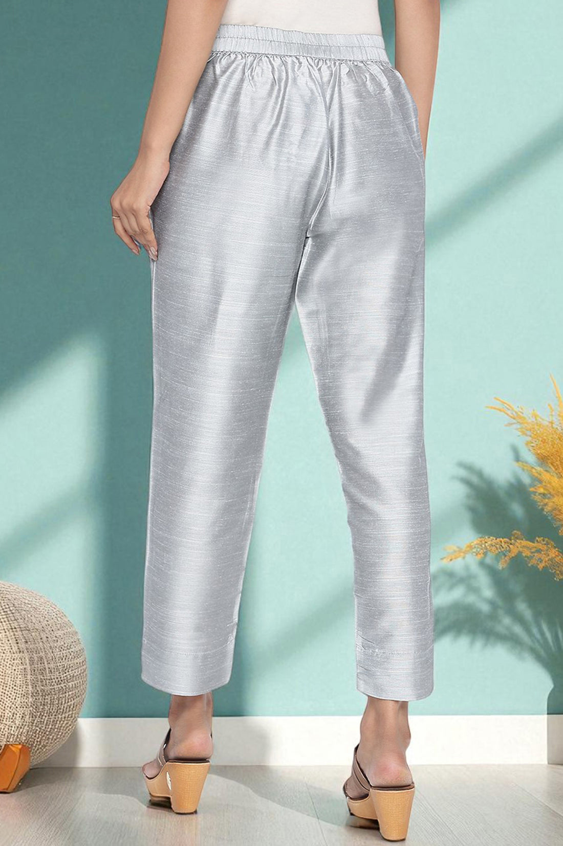 Grey Solid Mid Rise Slub Trousers in Ankle Length