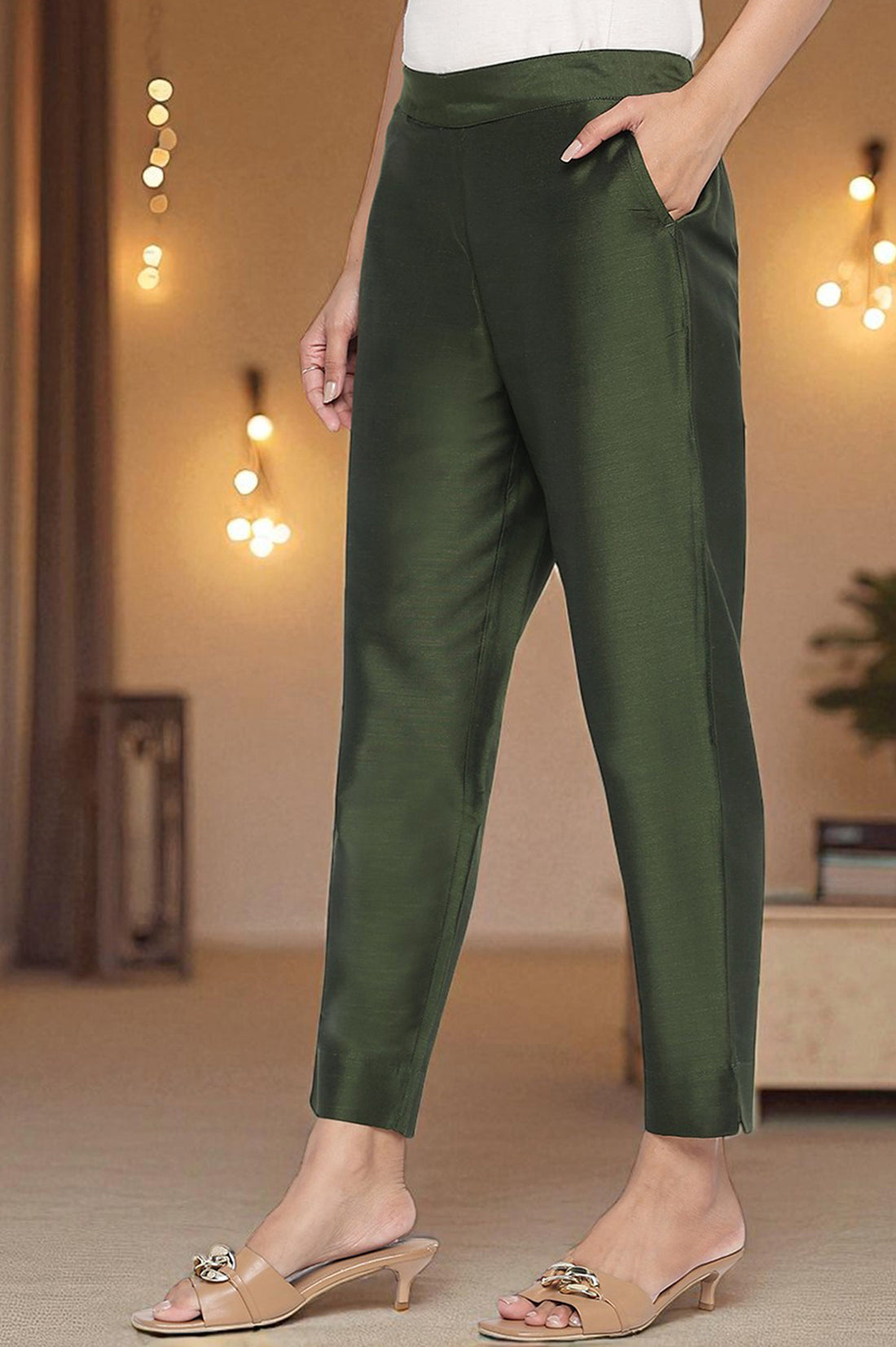 Green Solid Mid Rise Slub Trousers in Ankle Length