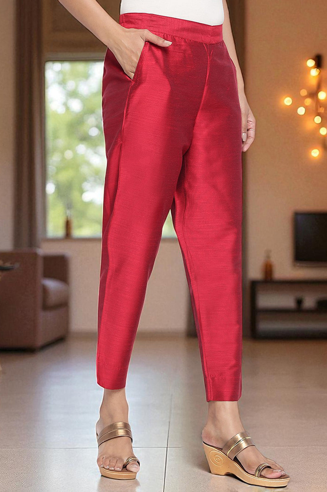 Red Solid Mid Rise Slub Trousers in Ankle Length