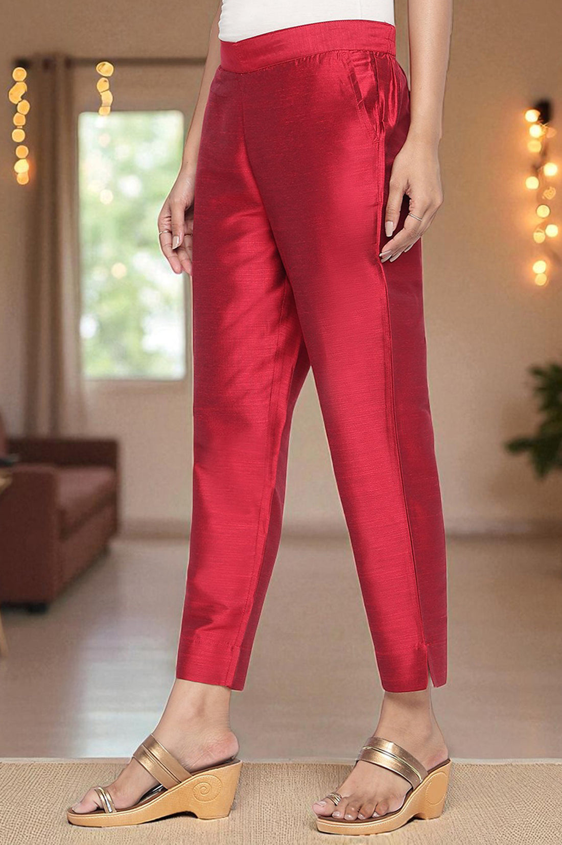 Red Solid Mid Rise Slub Trousers in Ankle Length